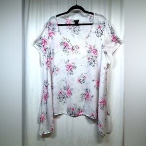 Torrid White Floral Top Blouse Short Sleeve Shirt Asymetrical Hem Size 3X